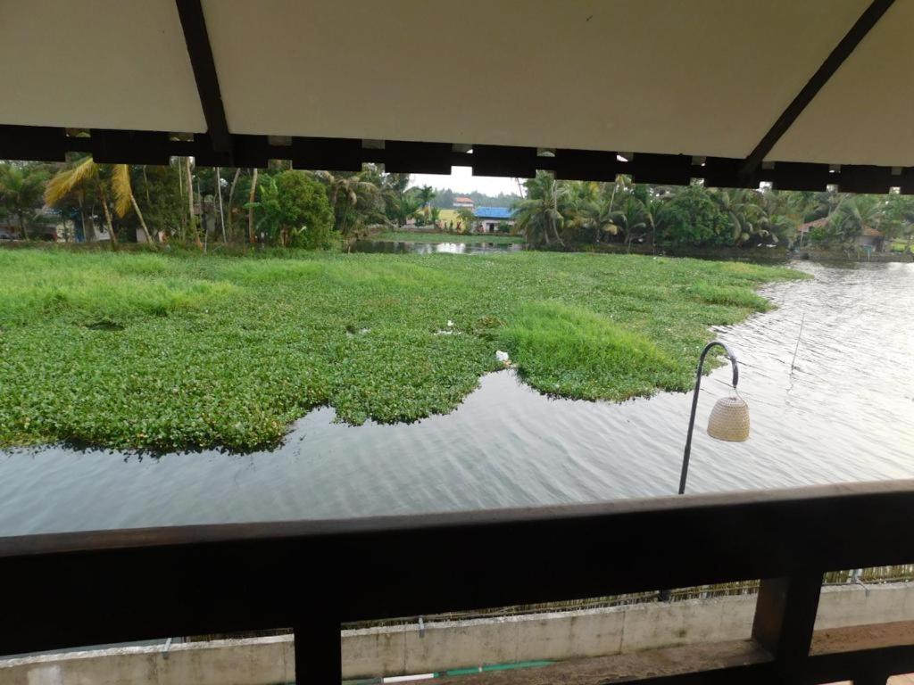 Paloma Backwater Resorts Alappuzha Екстериор снимка